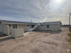 Building Photo - 2 Bedroom, 1 Bath Duplex For Rent in Calif...