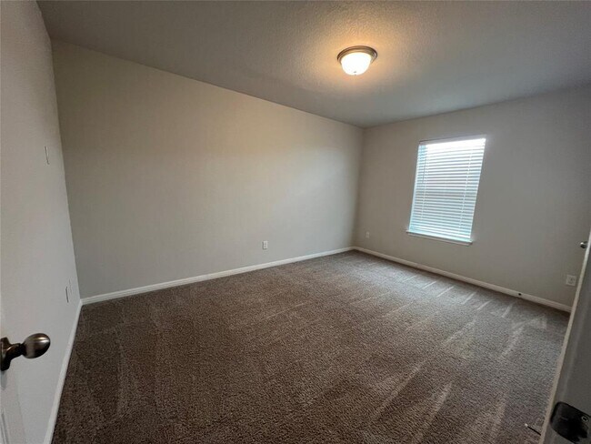 Building Photo - 3201 College Park Dr