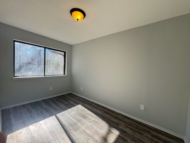 Building Photo - 1287 Schaub Dr