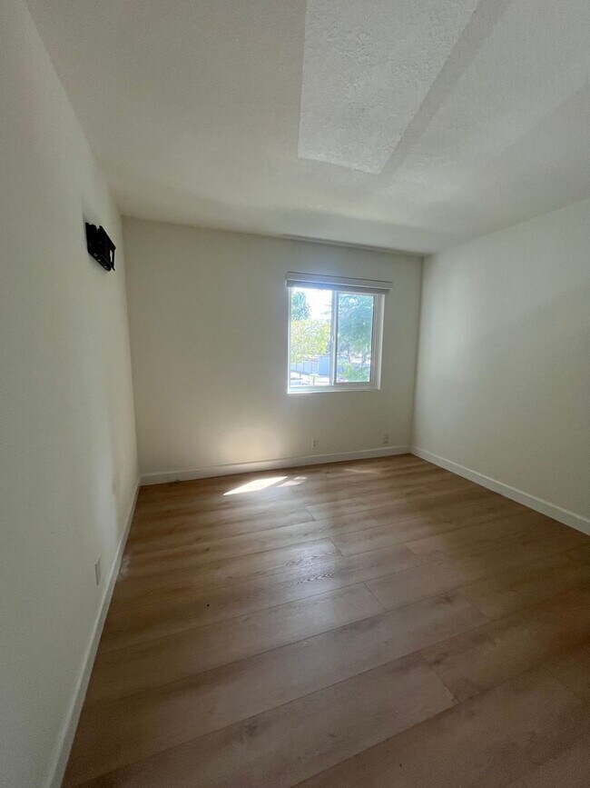 Building Photo - 21372 Brookhurst St