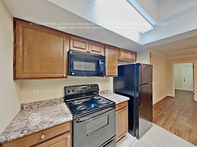 Building Photo - 978 Oak Dr