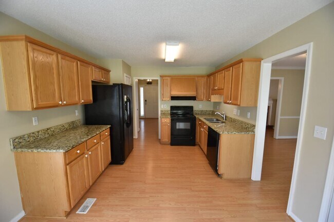 Building Photo - 2106 Glenellen Dr NW
