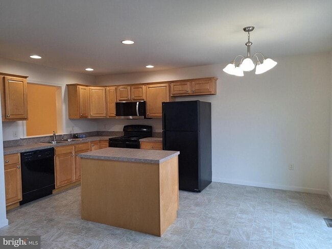 Primary Photo - 283 Fieldstone Ct