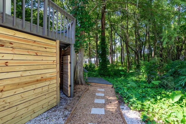 Building Photo - 5130 River Bluff Ln