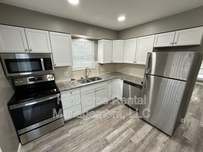 Building Photo - 800 S Willow Dr