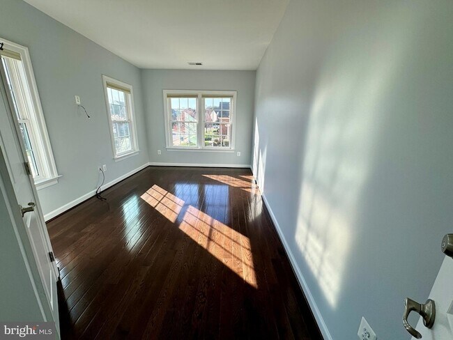 Building Photo - 42403 Pine Forest Dr