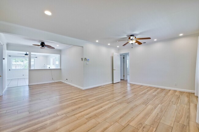 Building Photo - Single Story Gem in Saratoga! Quaint 3 BR 1.5 BA Home Ready for Occupancy with Air Conditioning &...