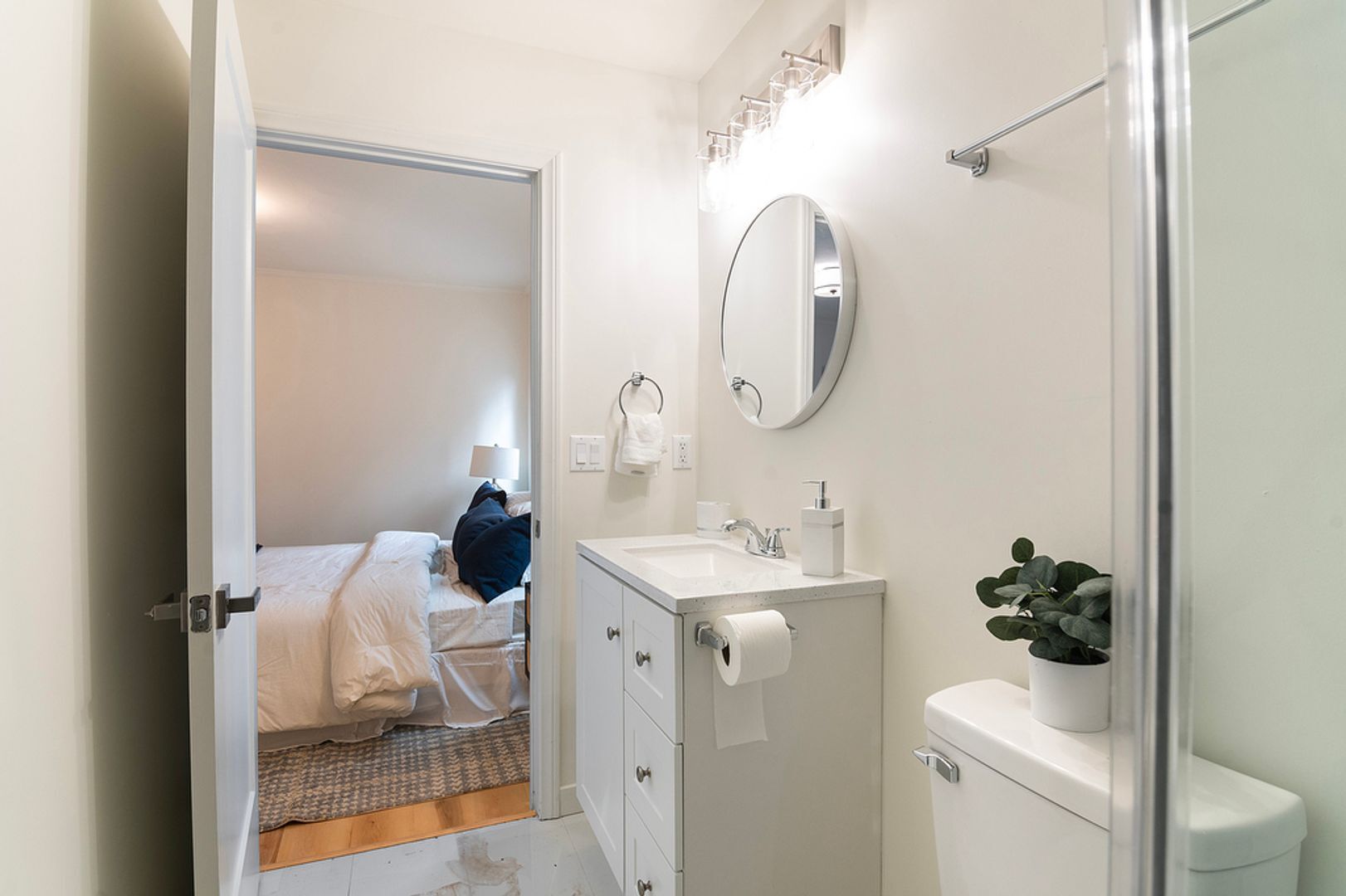 Building Photo - 15946 Hart St