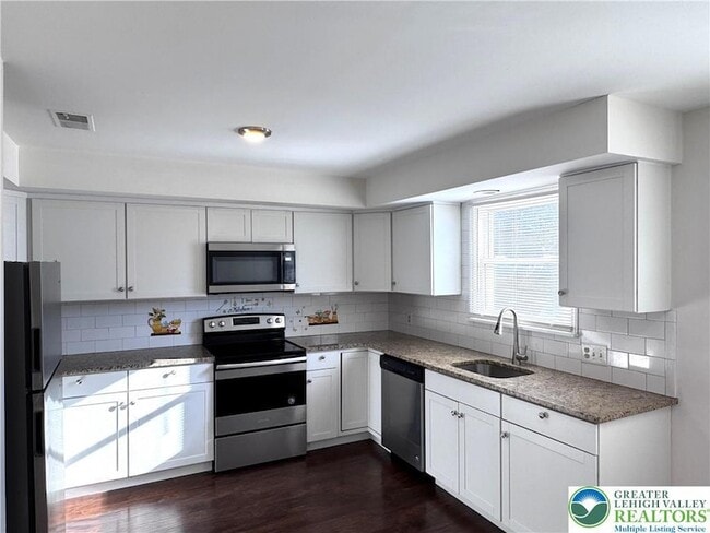 Building Photo - 8315 Countryside Ln