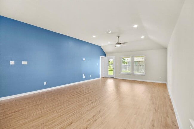 Building Photo - 18811 Cottonwood Bayou Ct