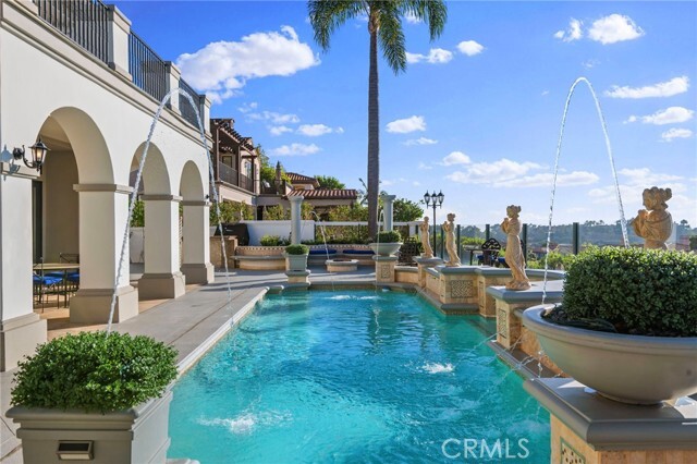 Building Photo - 7 Vista Luci