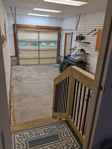 garage - 7253 Nursery Rd SW