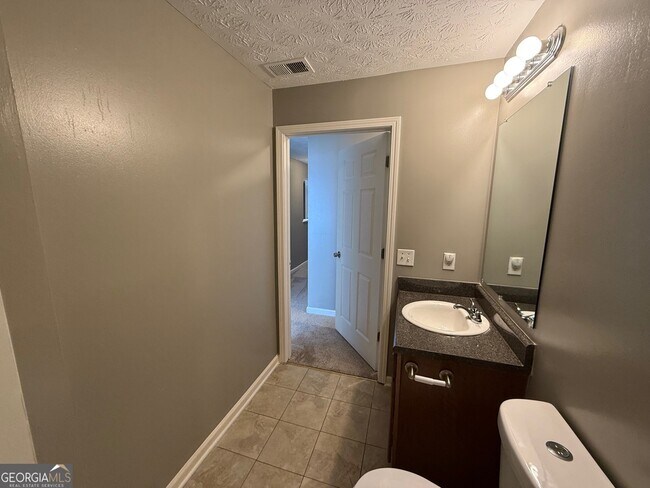 Building Photo - 13104 Fairington Ridge Cir