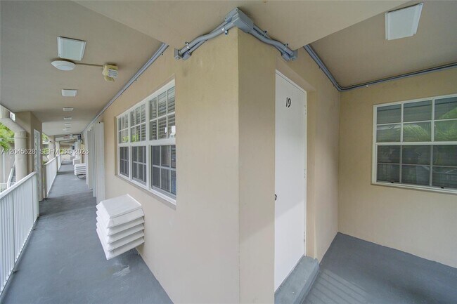 Building Photo - 6565 Santona St