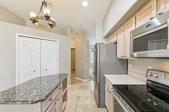 Building Photo - 237 Strathmore Cir