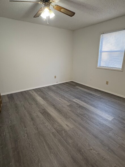 Building Photo - 313 S Bailey St