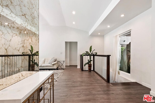 Building Photo - 3729 Reklaw Dr