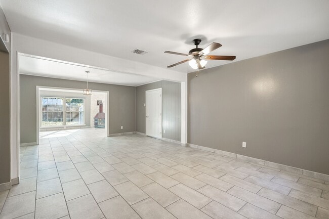 Building Photo - 3307 Roaming Woods Ln