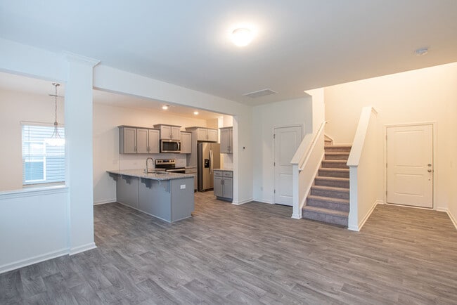 Building Photo - BEAUTIFUL 3 Bedroom in Midland Available A...