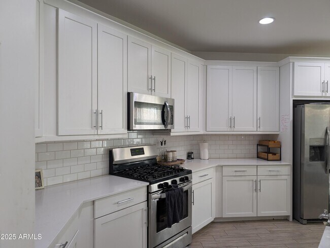 Building Photo - 12417 W Wagon Wheel Dr