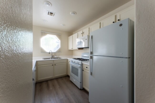 Building Photo - 5064 S Rainbow Blvd