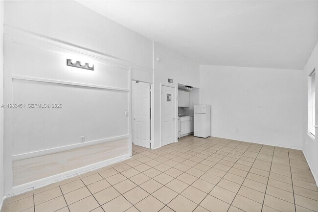 Building Photo - 840 SW 7th St