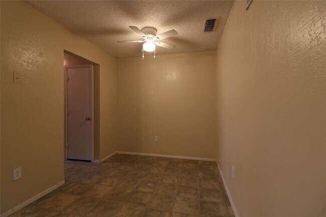 Building Photo - 1616 Windsong Ln