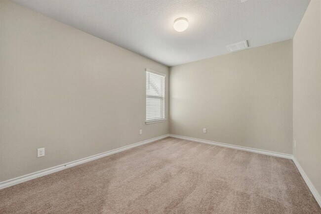 Building Photo - 197 Eves Necklace Dr.