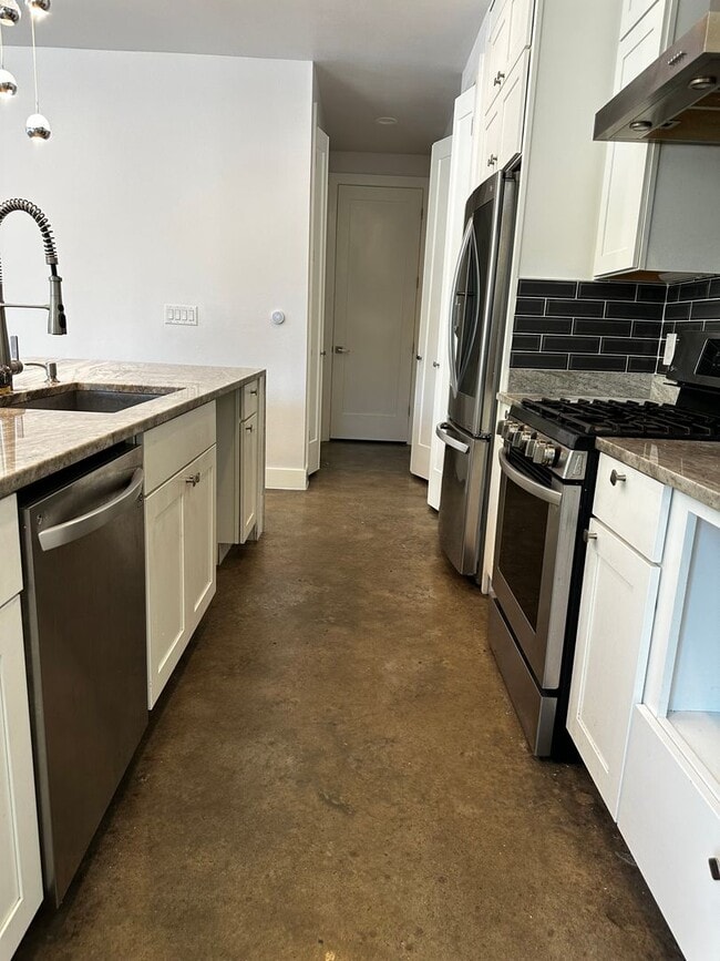 Building Photo - TX-AUS-113DEN