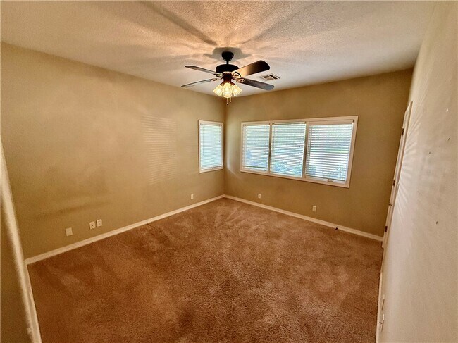Building Photo - 4214 N Meadow View Dr