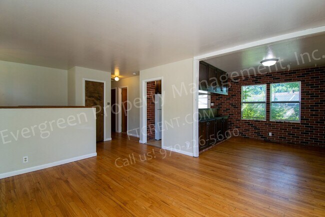 Building Photo - 1916 Larkspur Dr