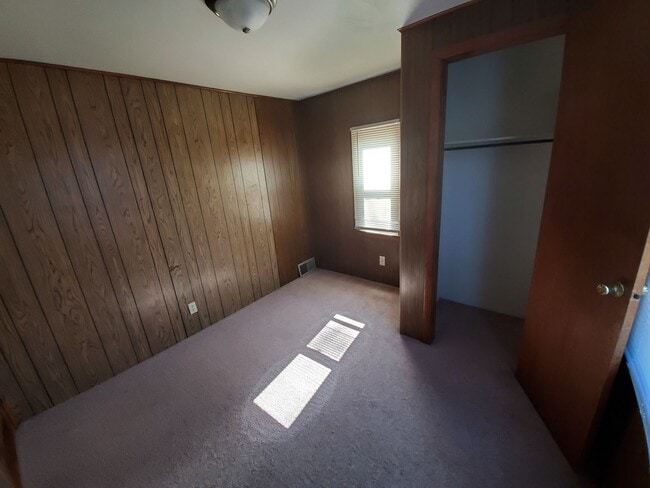 Building Photo - 935 Dousman St