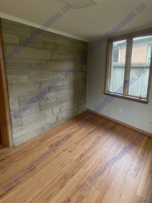 Building Photo - 3 Bed/2 Bath Home Available for Sublease beginning March 1st!