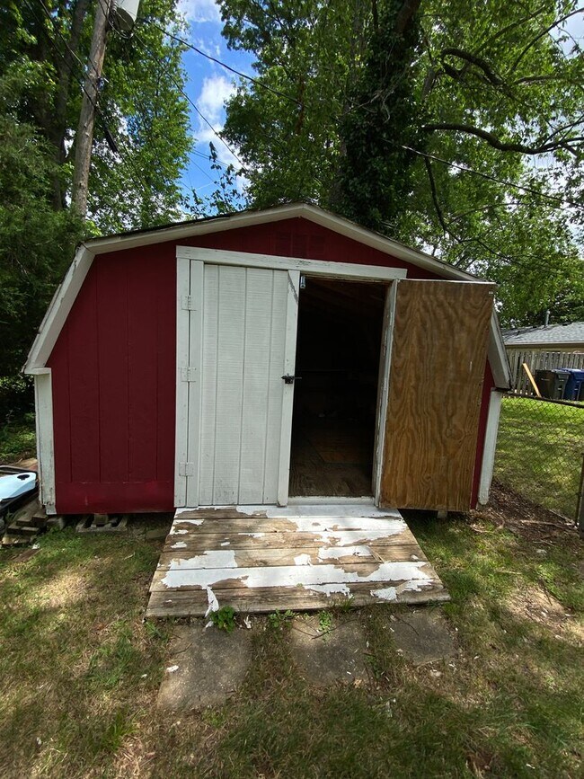 Building Photo - Welcome to Blueberry Hills located off Nicholasville Rd     20260615