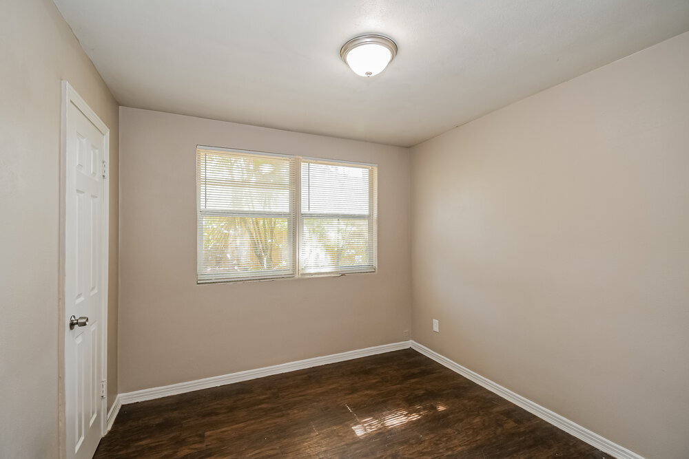 Building Photo - 908 Deerwood Cir S