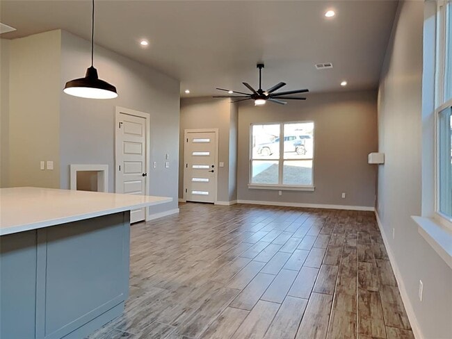 Building Photo - 312 W 3rd St