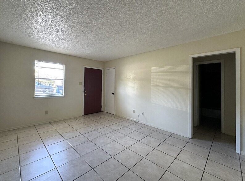 Building Photo - 918 Dryden Ave