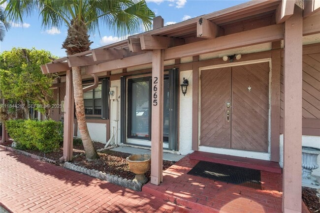 Building Photo - 2665 Parkview Dr S