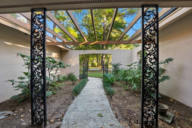 Building Photo - 815 Farm Quarter Rd