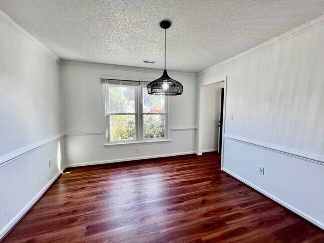 Building Photo - Beautiful home in the desirable Wellington...
