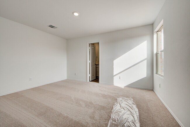 Building Photo - 2011 Delphine Dr