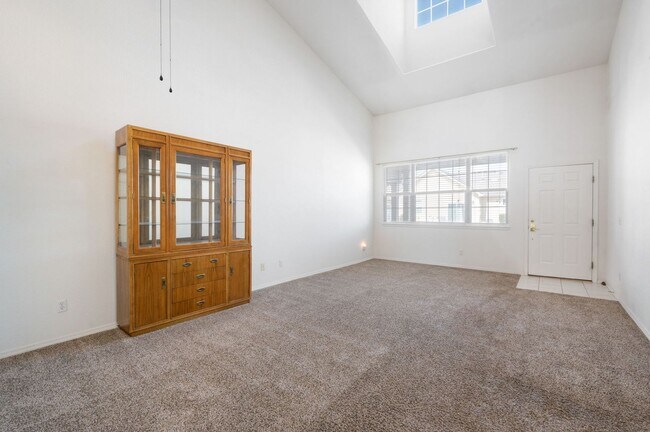 Building Photo - Relaxing townhome in Monument Villas