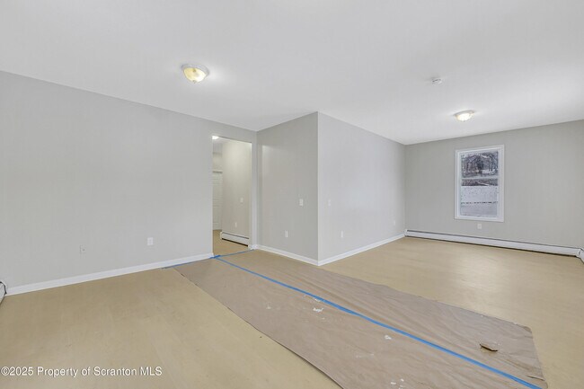 Building Photo - 108 E Market St