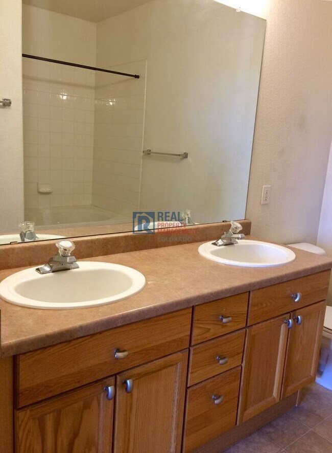 Building Photo - 8456 S Hoyt Way