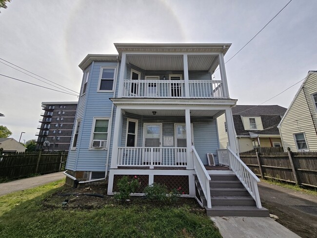 Primary Photo - 17 Baxter Ave