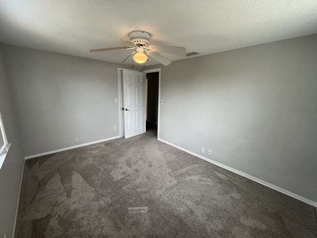 Building Photo - 5 Wisteria Dr