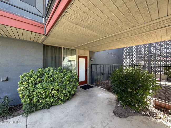 Building Photo - 1241 E Medlock Dr