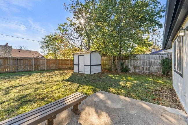 Building Photo - 903 E Logan St