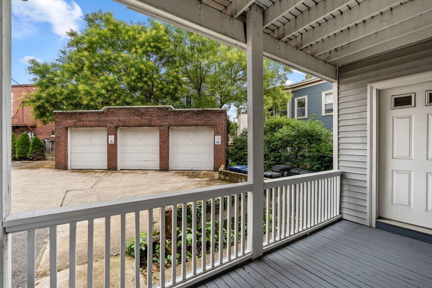 Building Photo - 1433 Cambridge St