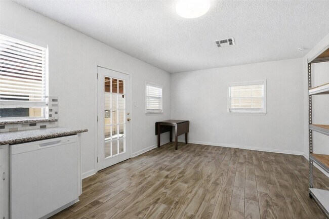 Building Photo - 7131 Westbranch Dr